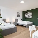 Einfach Aber Sehr Komfortabel - Für 12 Personen - 2xwc - Gruppen, Messe, Monteure, Studenten - Voll Ausgestattet - 6 Betten 140x200cm Hochwertig, 3 Smart-tv 55 Zoll Netflix, 1000 Mbit Wlan, Voll Ausgestattete Küche *