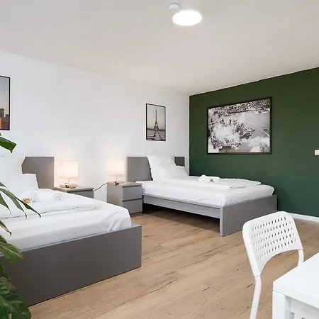 Einfach Aber Sehr Komfortabel - Für 12 Personen - 2xwc - Gruppen, Messe, Monteure, Studenten - Voll Ausgestattet - 6 Betten 140x200cm Hochwertig, 3 Smart-tv 55 Zoll Netflix, 1000 Mbit Wlan, Voll Ausgestattete Küche *