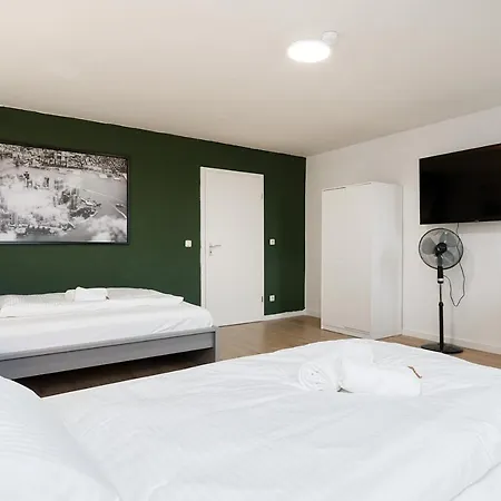 Einfach Aber Sehr Komfortabel - Für 12 Personen - 2xwc - Gruppen, Messe, Monteure, Studenten - Voll Ausgestattet - 6 Betten 140x200cm Hochwertig, 3 Smart-tv 55 Zoll Netflix, 1000 Mbit Wlan, Voll Ausgestattete Küche Apartamento Duisburg