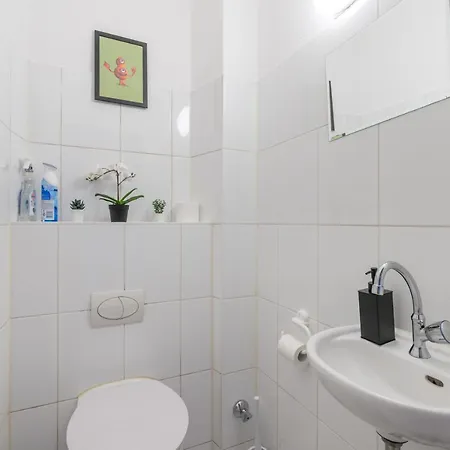 Einfach Aber Sehr Komfortabel - Fuer 12 Personen - 2xwc - Gruppen, Messe, Monteure, Studenten - Voll Ausgestattet - 6 Betten 140x200cm Hochwertig, 3 Smart-tv 55 Zoll Netflix, 1000 Mbit Wlan, Voll Ausgestattete Kueche