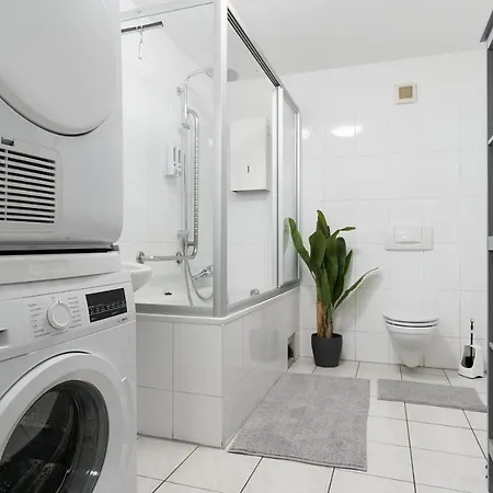 Apartamento Einfach Aber Sehr Komfortabel - Für 12 Personen - 2xwc - Gruppen, Messe, Monteure, Studenten - Voll Ausgestattet - 6 Betten 140x200cm Hochwertig, 3 Smart-tv 55 Zoll Netflix, 1000 Mbit Wlan, Voll Ausgestattete Küche