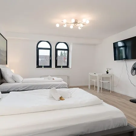 Apartamento Federnest Living - Wohnung Fuer 12 Personen - 2Xwc - Gruppen, Messe, Monteure, Studenten - Voll Ausgestattet - 6 Betten 140X200Cm Hochwertig, 3 Smart-Tv 55 Zoll Netflix, 1000 Mbit Wlan, Voll Ausgestattete Kueche