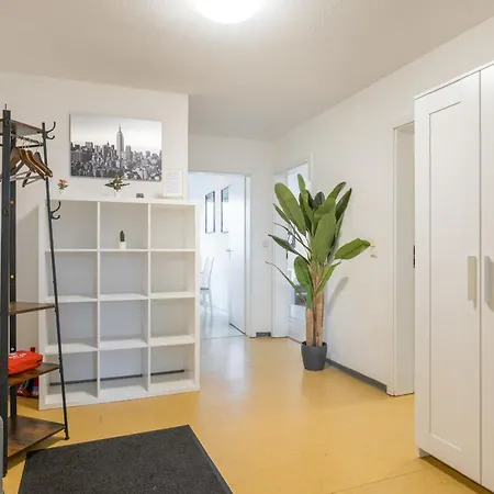 Apartment Einfach Aber Sehr Komfortabel - Fuer 12 Personen - 2xwc - Gruppen, Messe, Monteure, Studenten - Voll Ausgestattet - 6 Betten 140x200cm Hochwertig, 3 Smart-tv 55 Zoll Netflix, 1000 Mbit Wlan, Voll Ausgestattete Kueche *