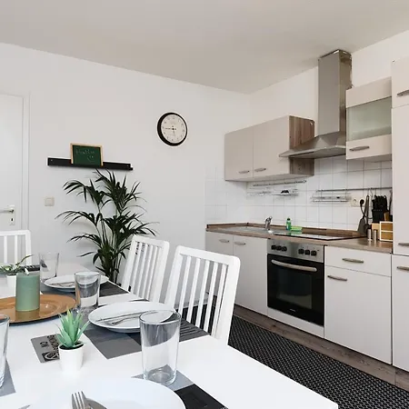 Apartamento Federnest Living - Wohnung Fuer 12 Personen - 2Xwc - Gruppen, Messe, Monteure, Studenten - Voll Ausgestattet - 6 Betten 140X200Cm Hochwertig, 3 Smart-Tv 55 Zoll Netflix, 1000 Mbit Wlan, Voll Ausgestattete Kueche Duisburgo