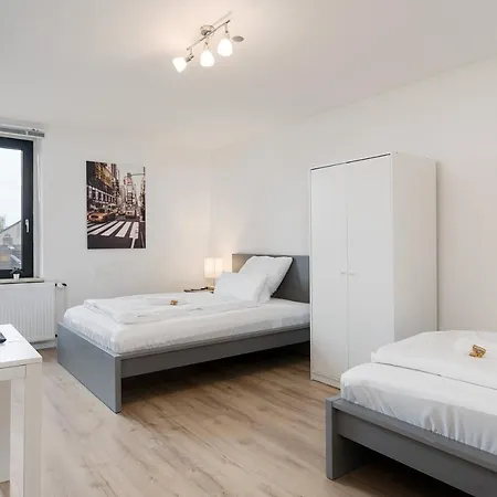 Federnest Living - Wohnung Fuer 12 Personen - 2Xwc - Gruppen, Messe, Monteure, Studenten - Voll Ausgestattet - 6 Betten 140X200Cm Hochwertig, 3 Smart-Tv 55 Zoll Netflix, 1000 Mbit Wlan, Voll Ausgestattete Kueche *
