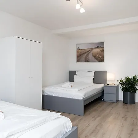 Federnest Living - Wohnung Fuer 12 Personen - 2Xwc - Gruppen, Messe, Monteure, Studenten - Voll Ausgestattet - 6 Betten 140X200Cm Hochwertig, 3 Smart-Tv 55 Zoll Netflix, 1000 Mbit Wlan, Voll Ausgestattete Kueche *