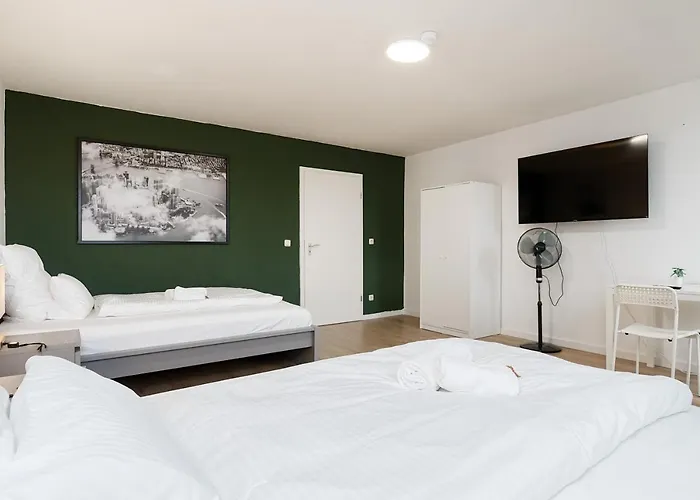 Einfach Aber Sehr Komfortabel - Fuer 12 Personen - 2xwc - Gruppen, Messe, Monteure, Studenten - Voll Ausgestattet - 6 Betten 140x200cm Hochwertig, 3 Smart-tv 55 Zoll Netflix, 1000 Mbit Wlan, Voll Ausgestattete Kueche Appartement Duisburg