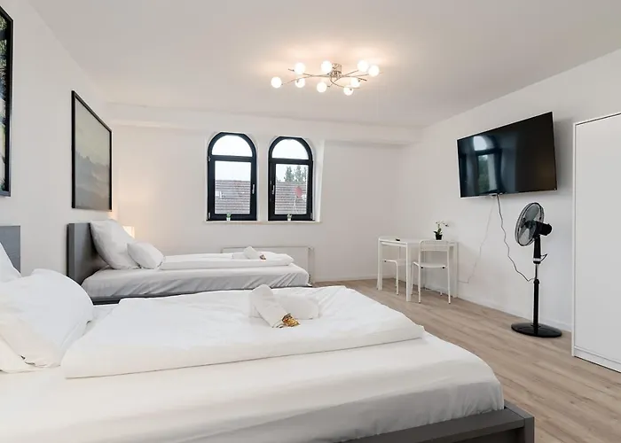 Apartamento Einfach Aber Sehr Komfortabel - Fuer 12 Personen - 2xwc - Gruppen, Messe, Monteure, Studenten - Voll Ausgestattet - 6 Betten 140x200cm Hochwertig, 3 Smart-tv 55 Zoll Netflix, 1000 Mbit Wlan, Voll Ausgestattete Kueche