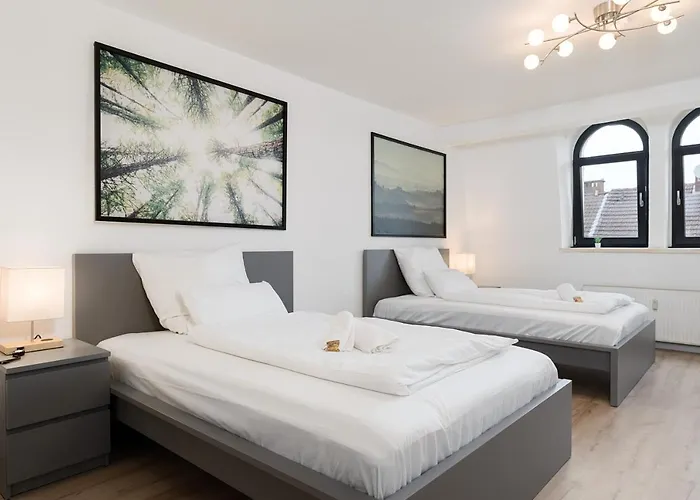Апартаменты Einfach Aber Sehr Komfortabel - Fuer 12 Personen - 2xwc - Gruppen, Messe, Monteure, Studenten - Voll Ausgestattet - 6 Betten 140x200cm Hochwertig, 3 Smart-tv 55 Zoll Netflix, 1000 Mbit Wlan, Voll Ausgestattete Kueche Дуйсбург