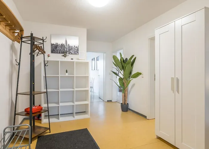 Апартаменты Einfach Aber Sehr Komfortabel - Fuer 12 Personen - 2xwc - Gruppen, Messe, Monteure, Studenten - Voll Ausgestattet - 6 Betten 140x200cm Hochwertig, 3 Smart-tv 55 Zoll Netflix, 1000 Mbit Wlan, Voll Ausgestattete Kueche *