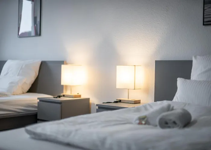 Einfach Aber Sehr Komfortabel - Fuer 12 Personen - 2xwc - Gruppen, Messe, Monteure, Studenten - Voll Ausgestattet - 6 Betten 140x200cm Hochwertig, 3 Smart-tv 55 Zoll Netflix, 1000 Mbit Wlan, Voll Ausgestattete Kueche Дуйсбург